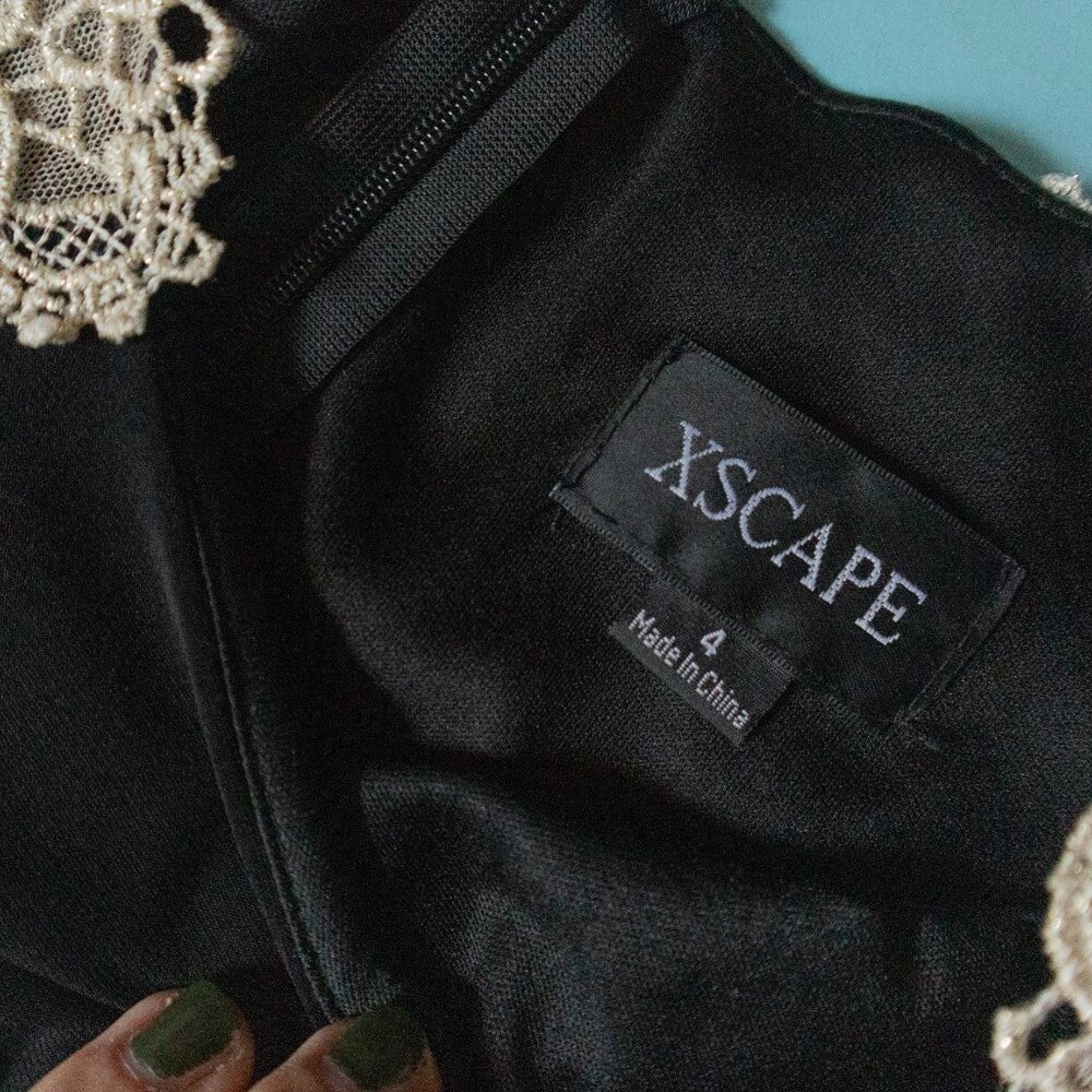 Xscape Black Gold Lace Stretch Fit Sleeveless Sheath Dress Size 4 - Picture 4 of 11